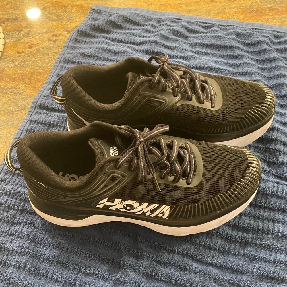 Hoka Bondi 7 sneakers - size 9.5